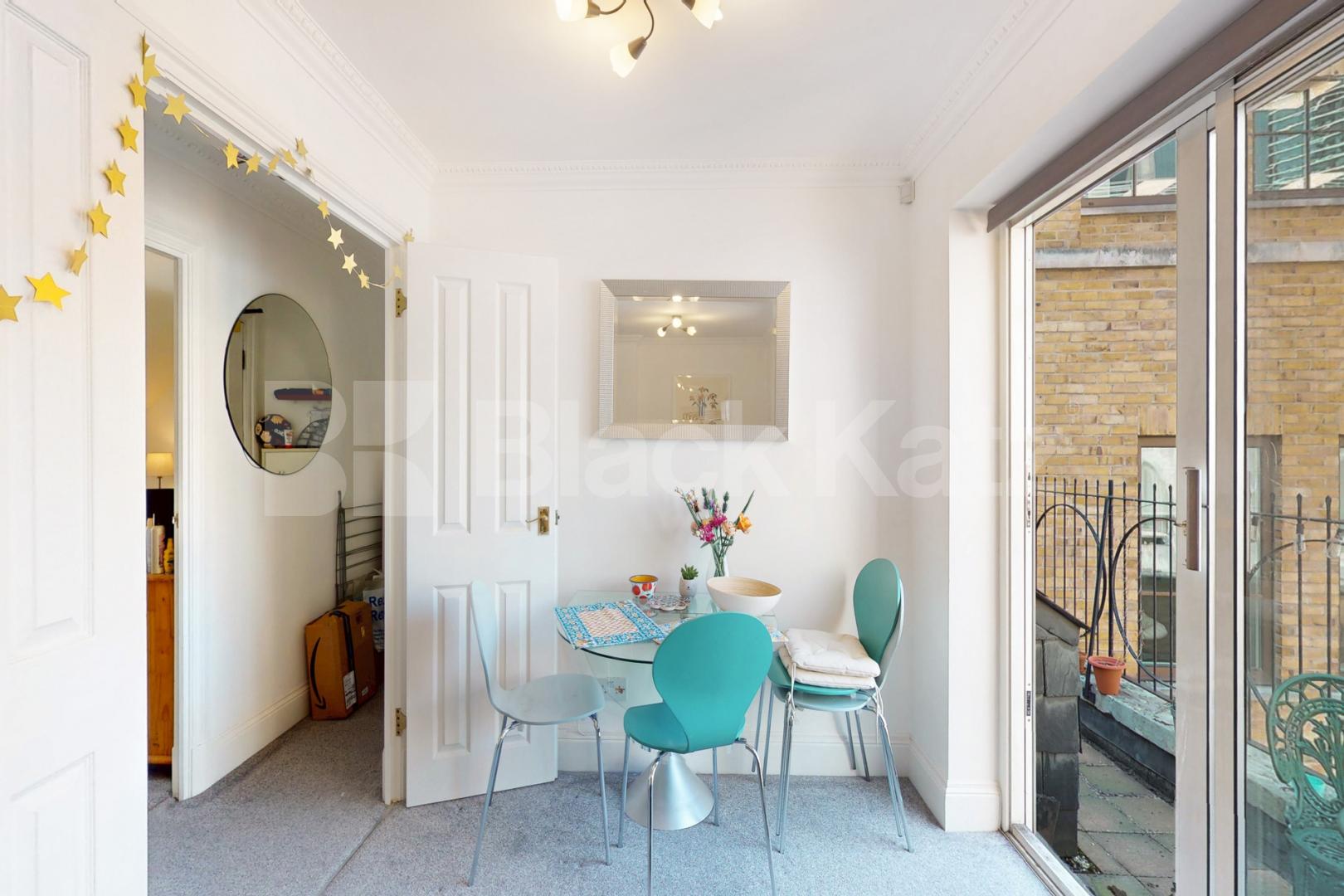 perfectly located within the financial district in City Of London area Cornhill, City Of London